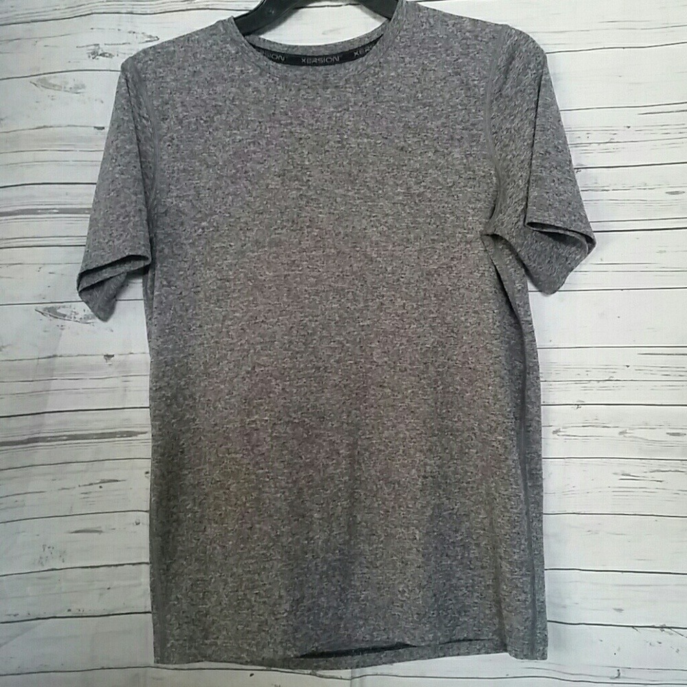 🌻XERSION Gray Athletic top Boys Size XXL 18/20
